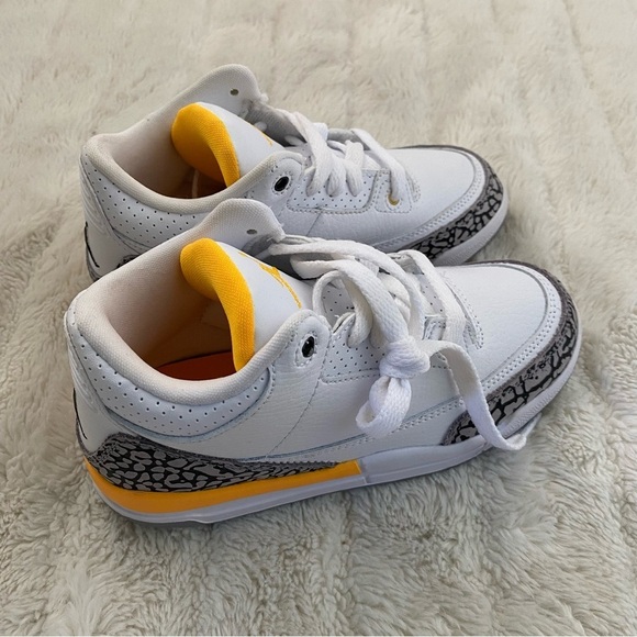 Jordan 3 Retro Laser Orange White Sneakers with Iconic Design Kids (PS) - Picture 6 of 12